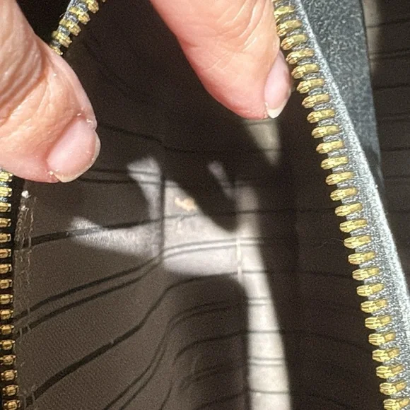 Louis Vuitton Black Embossed Montaigne mm - Picture 5 of 16